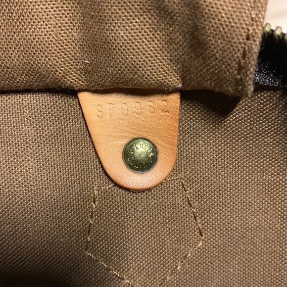 Vintage Louis Vuitton speedy 40. OBO - Picture 7 of 17